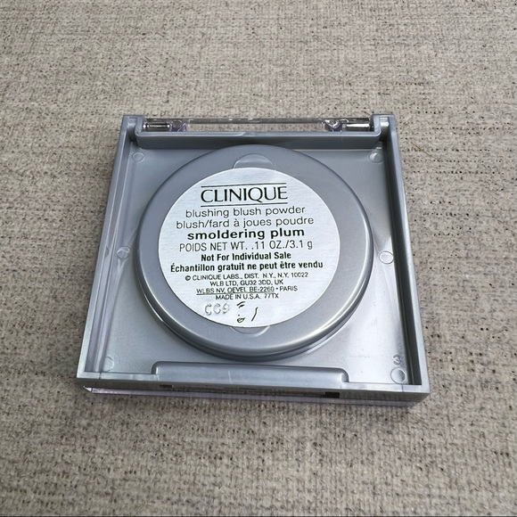 ❤️3 for $25❤️ Clinique Blushing Blush Powder Blush mini - Picture 2 of 3